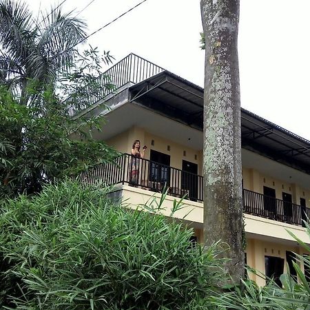 Hotel Cemerlang Baturraden Quarto foto
