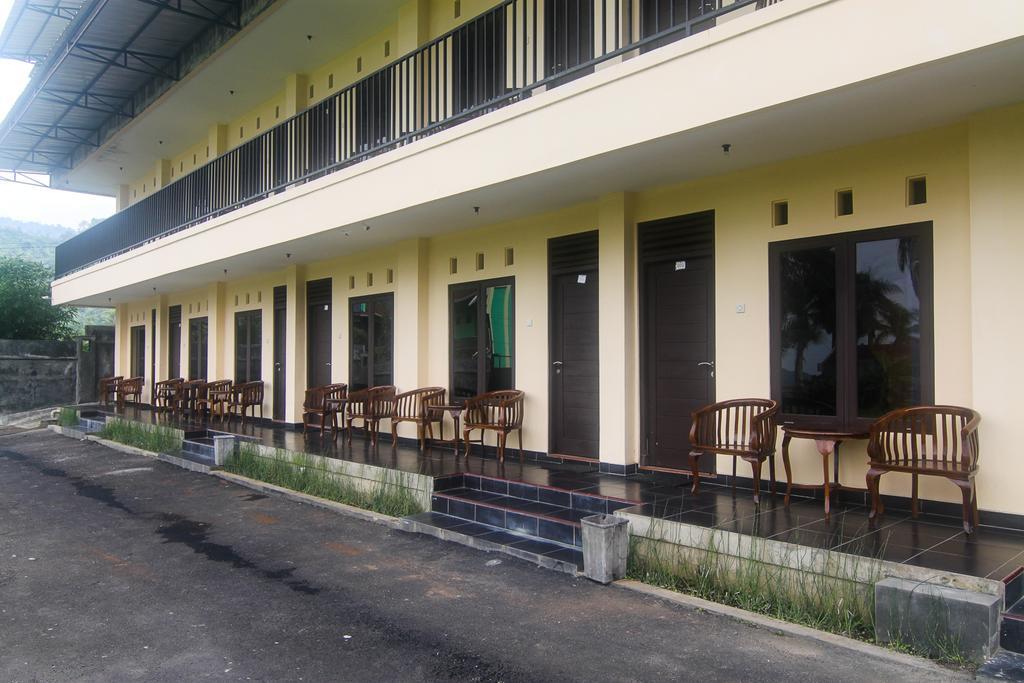 Hotel Cemerlang Baturraden Quarto foto