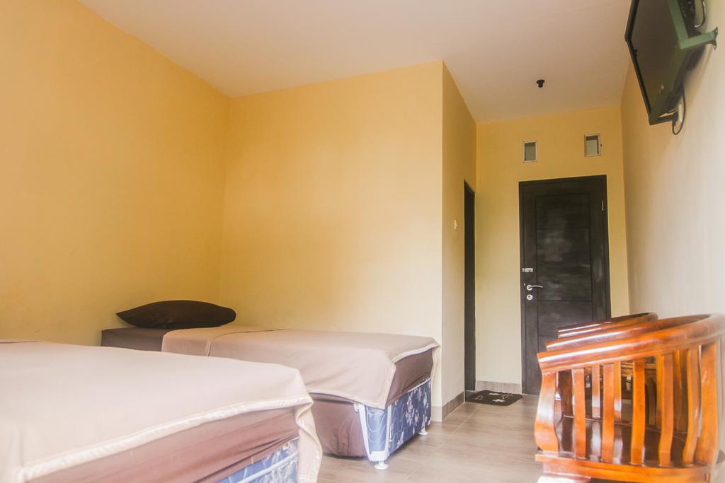 Hotel Cemerlang Baturraden Quarto foto