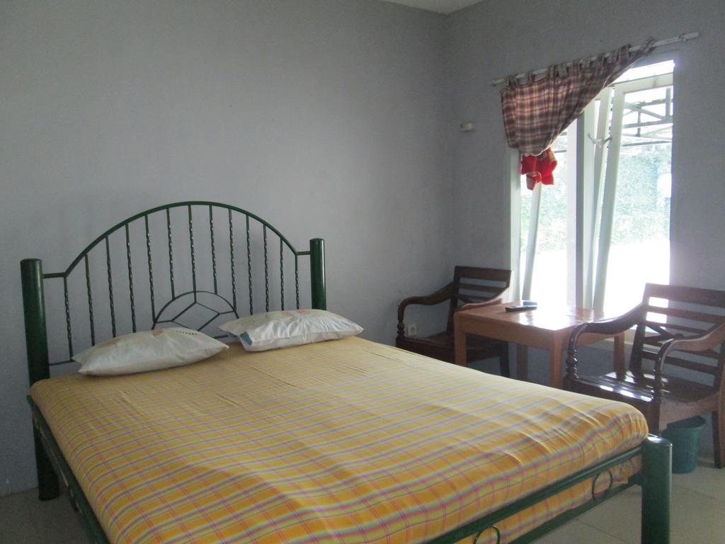 Hotel Cemerlang Baturraden Quarto foto